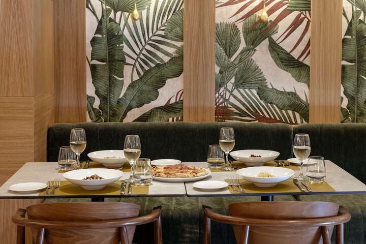Dining 84 of 137