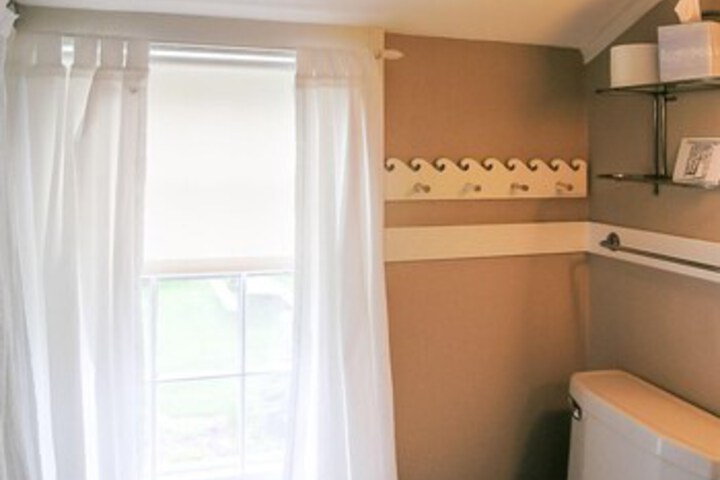 Room 12 of 16