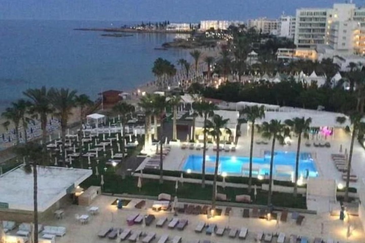 Hotel Pool