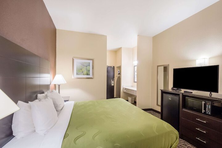 1 King Bed (7 of 15)