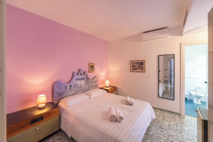 Room 3 of 28