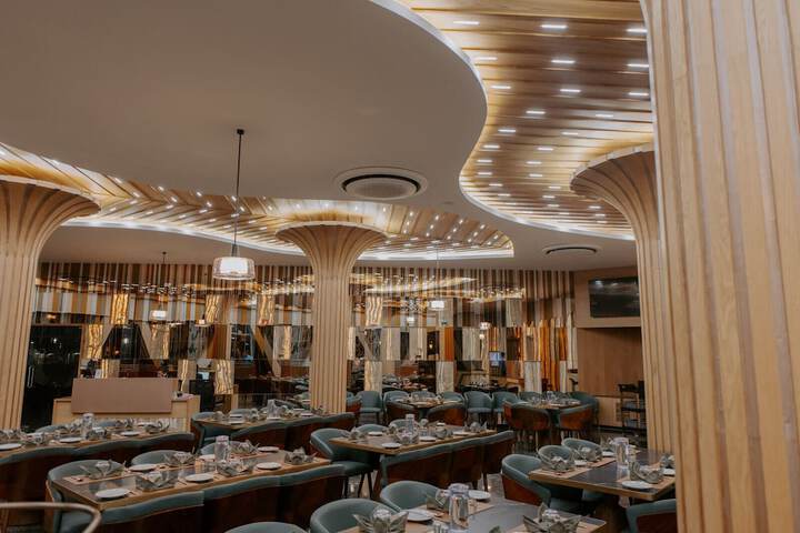 Dining 17 of 24