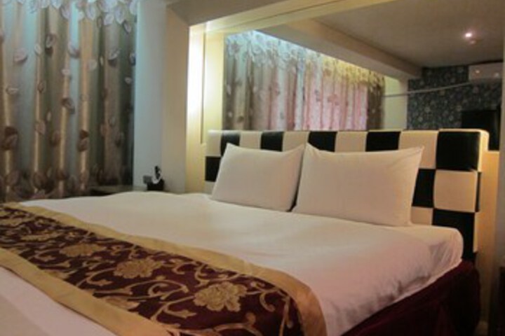 Room 26 of 91