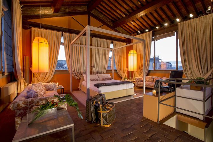 Room 4 of 22