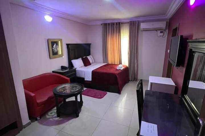Room 3 of 6