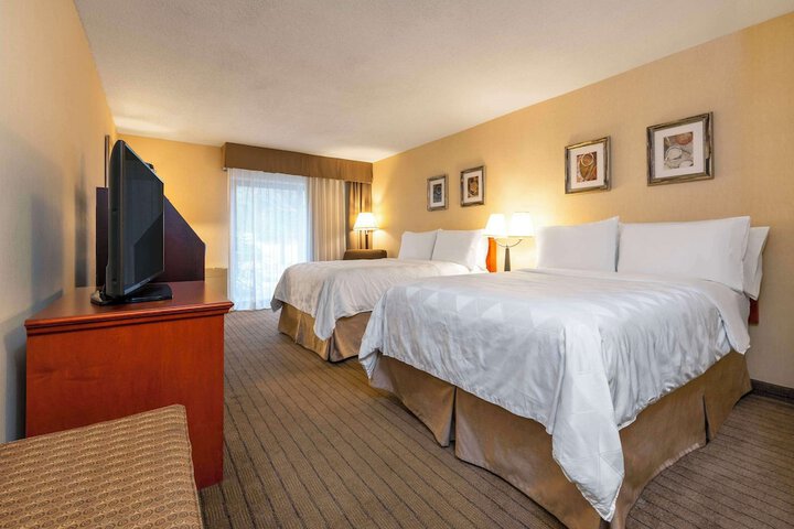 2 Double Beds (5 of 8)