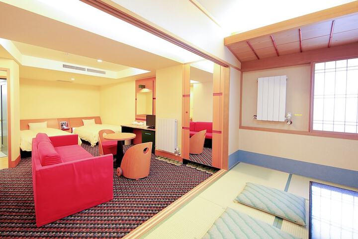 Room 35 of 60