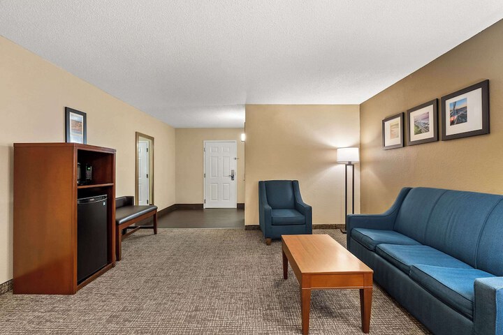 1 King Bed Suite (7 of 11)
