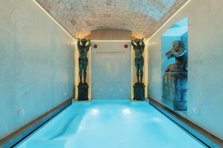 Pool 51 of 77