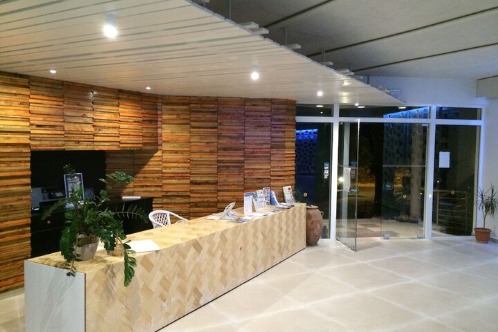 Check-in/check-out kiosk