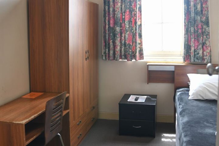Room 9 of 63