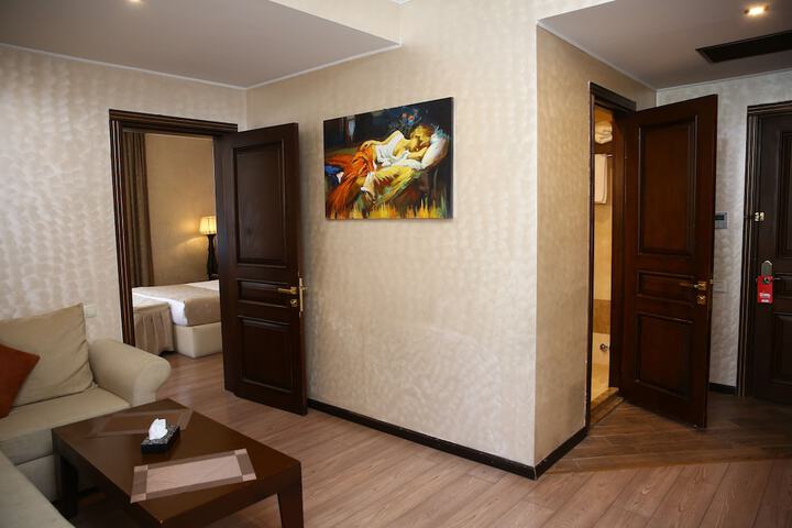 Room 95 of 122