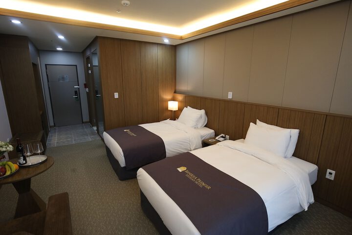Room 12 of 37