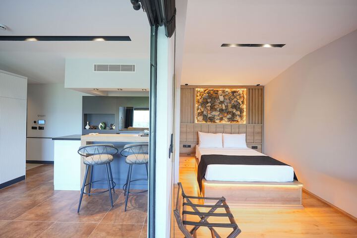 Room 33 of 155