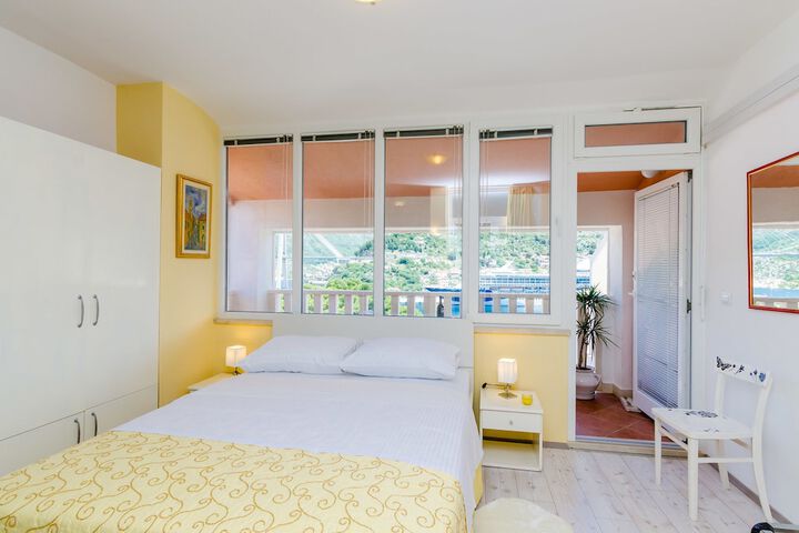 Room 5 of 49