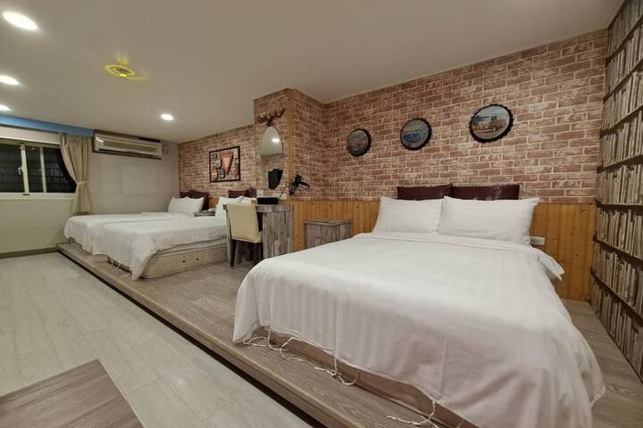 Room 17 of 32