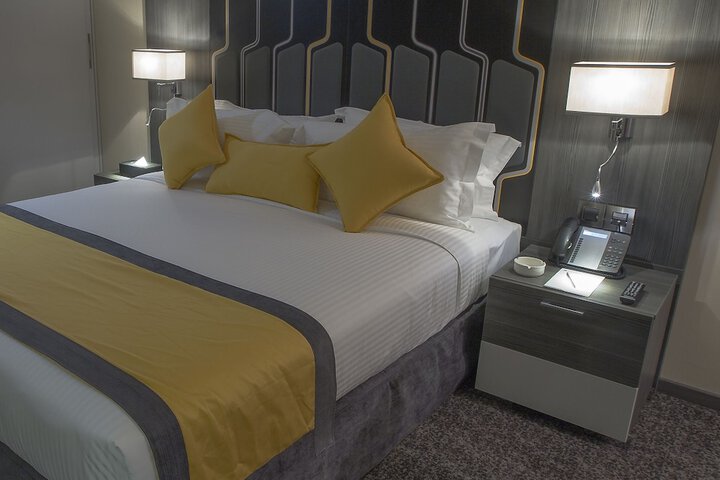 Room 10 of 42