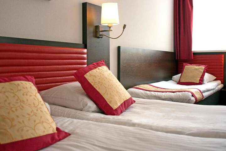 Room 16 of 60