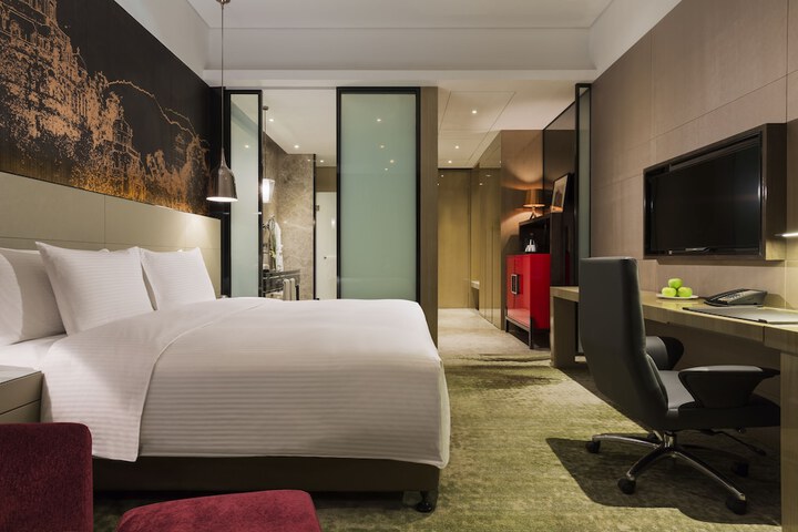 Room 5 of 42