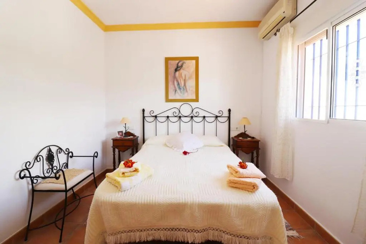 Room 4 of 18
