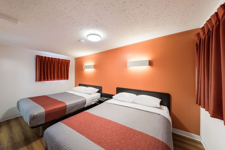 Room 38 of 69