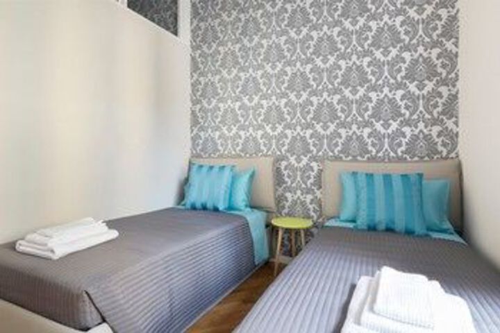 Room 6 of 11