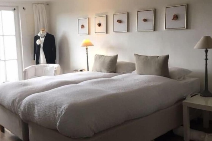 Room 2 of 20