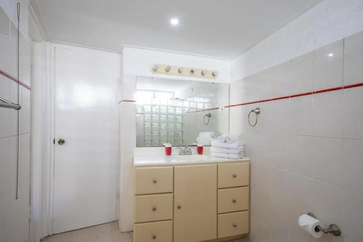 Room 8 of 20
