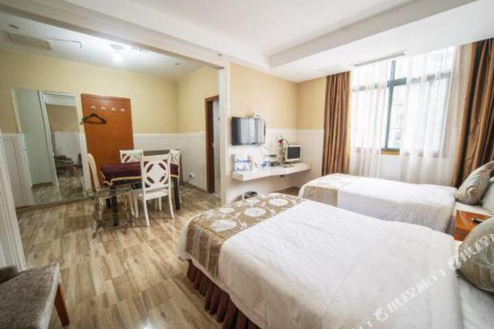 Yi Long Hua Chen Impress Business Hotel