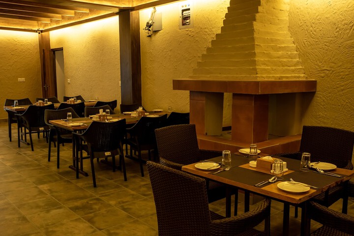 Dining 46 of 91