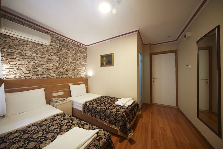Room 13 of 42