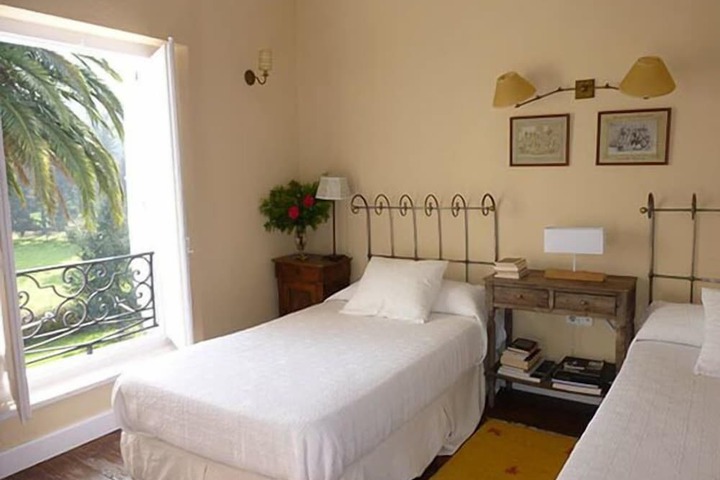 Room 10 of 76