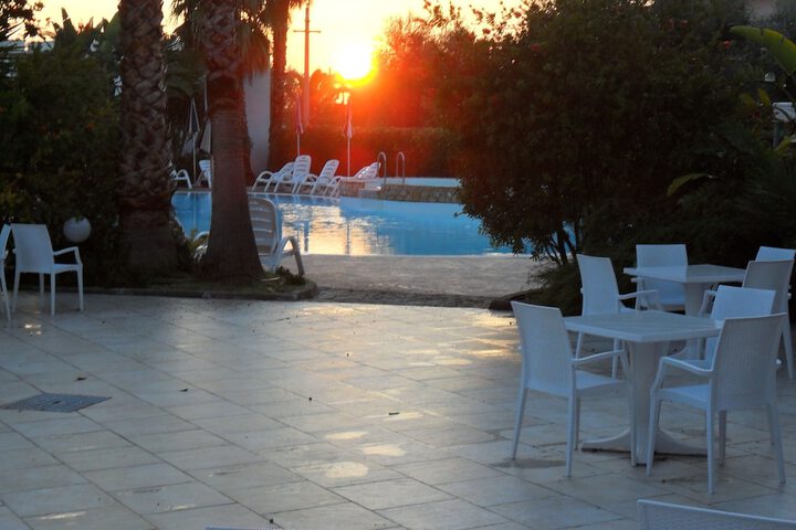 Hotel Exterior 35 of 43