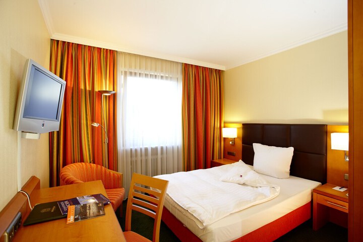Room 18 of 33