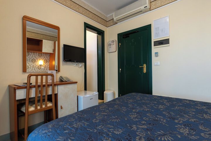 Room 12 of 42