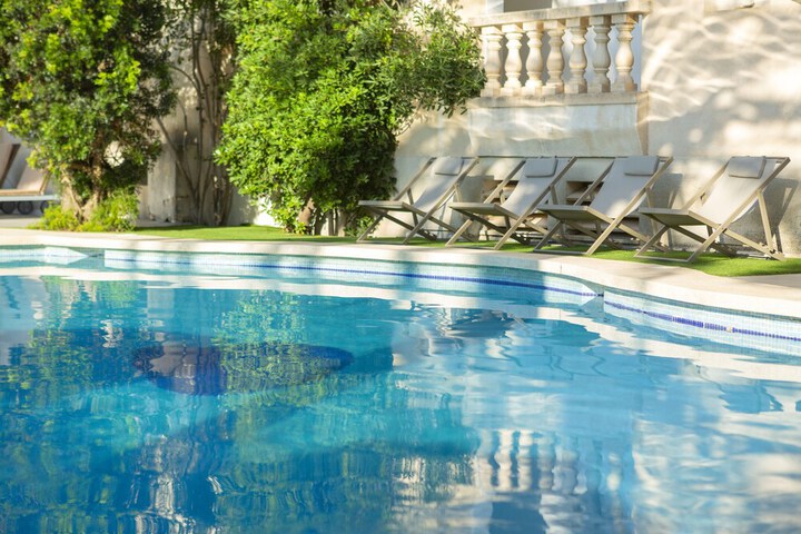 Hotel with Pool