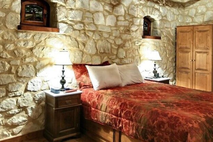 Room 5 of 24