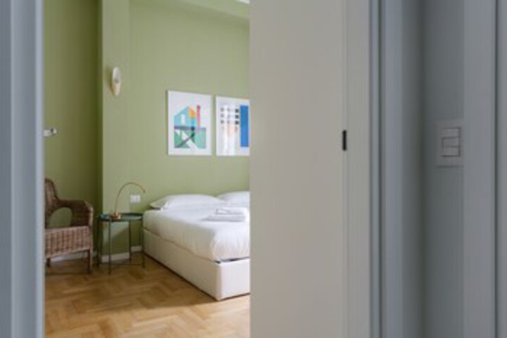 Room 9 of 11