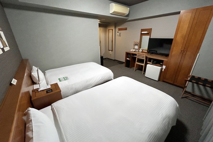 Room 9 of 20