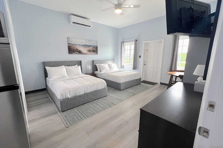 Room 4 of 16