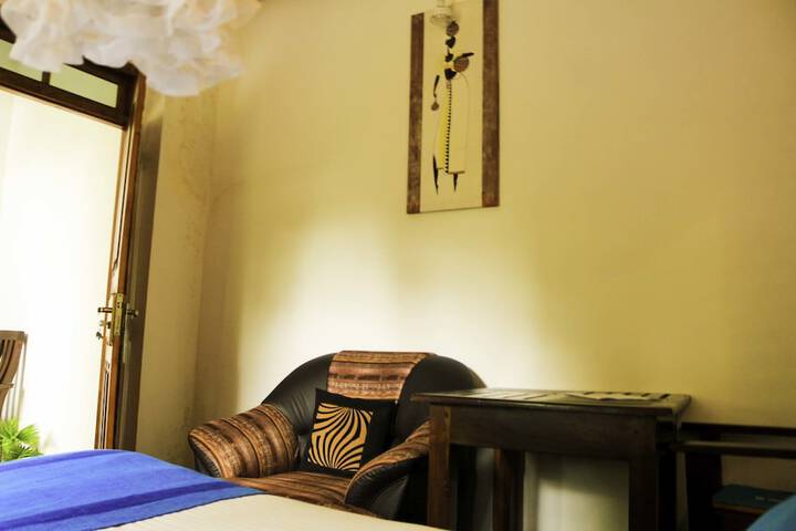 Room 9 of 13