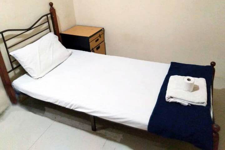 Room 9 of 28