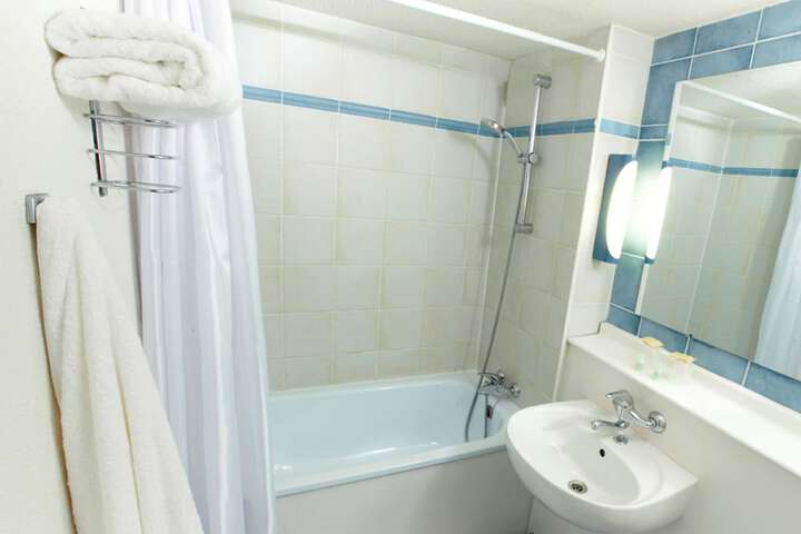 Room 16 of 35