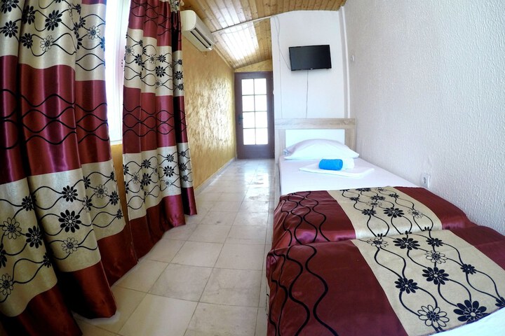 Room 4 of 42