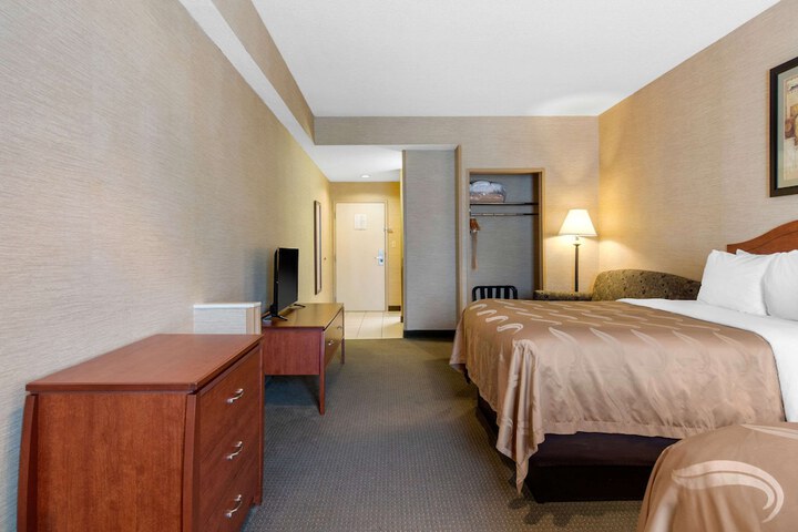 Room 27 of 38