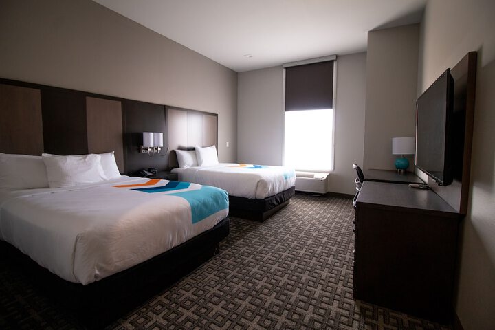 2 Queen Beds (6 of 7)