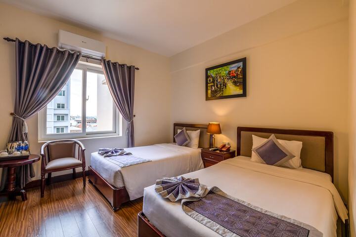 Room 44 of 104