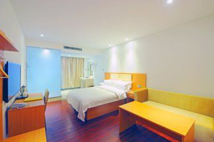 Room 9 of 18