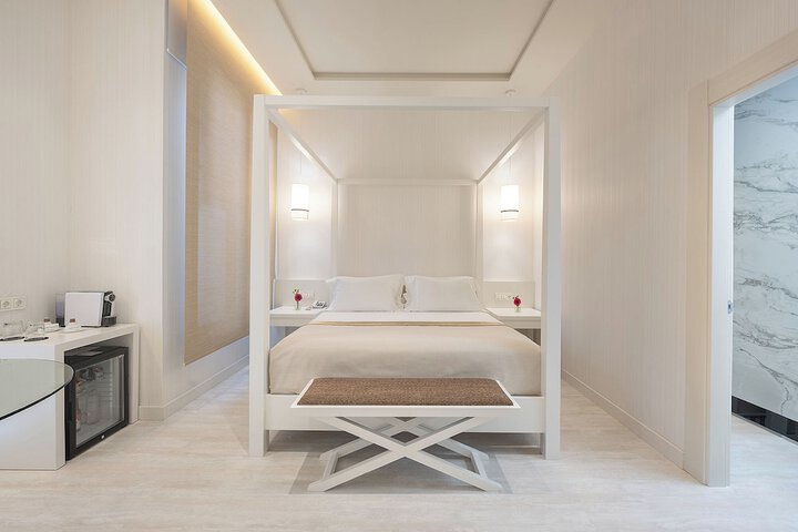 Room 80 of 158