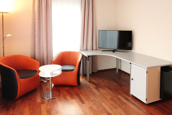 Room 5 of 32